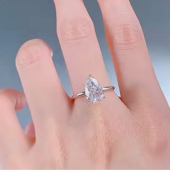 18k 1.75ct Pear Cut Ring - Picture 8 of 15